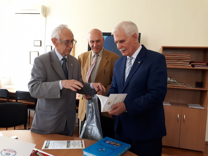 Podpisanie umowy ze Związkiem Naukowo-Technicznym Energetyków i Elektrotechników Ukrainy - Oleksandr S. Dupak i prezes P. Szymczak