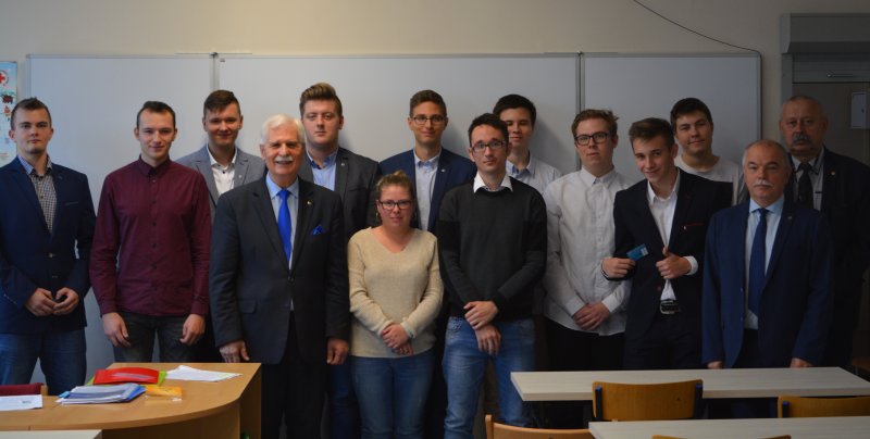 Członkowie Koła „Młody Energetyk” z prezesem kol. Piotrem Szymczakiem oraz wiceprezesem Oddziału Elbląskiego kol. Piotrem Ziółkowskim