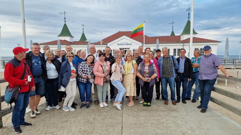 Uczestnicy wycieczki SEP na molo w Ahlbeck